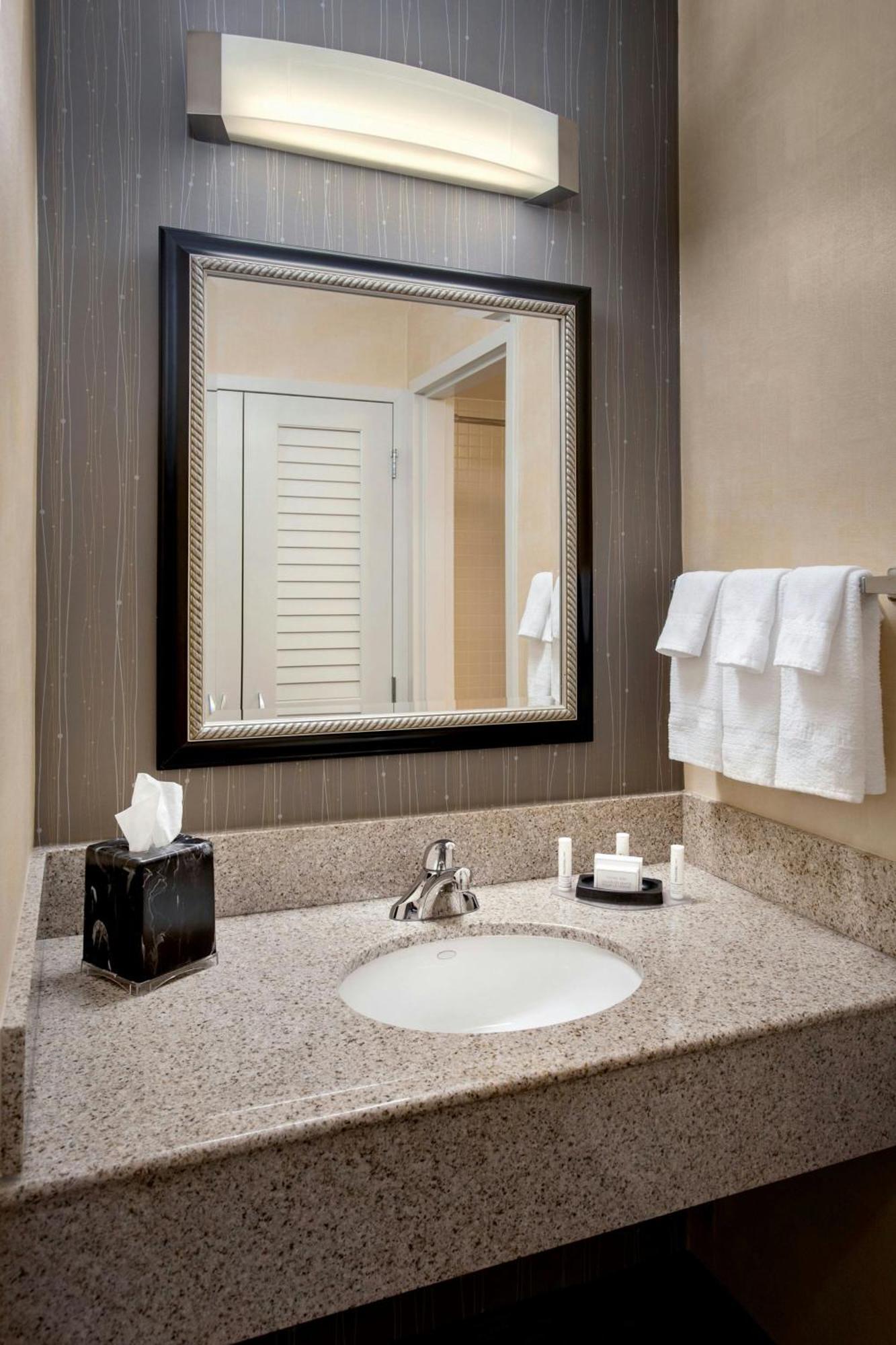 Courtyard By Marriott Hartford Windsor Airport Hotell Eksteriør bilde