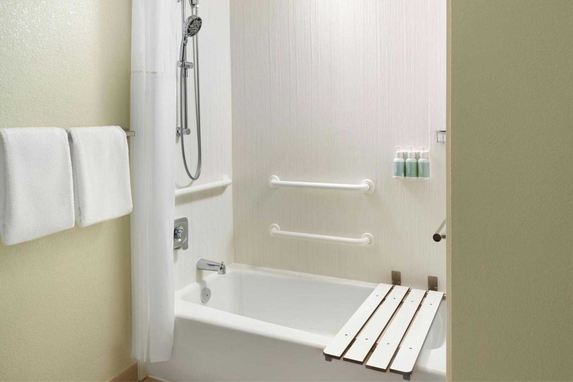 Courtyard By Marriott Hartford Windsor Airport Hotell Eksteriør bilde